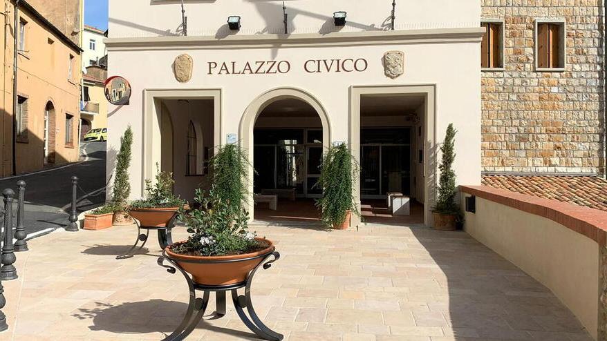 Bimbo annegato in piscina, i genitori anticipano le nozze per organizzare il funerale