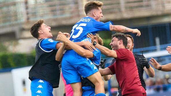 L’esultanza dell’Empoli per il gol di Baldanzi, figlio del vivaio azzurro. È il primo della sua carriera in Serie A. Il suo debutto è stato con Andreazzoli la passata stagione