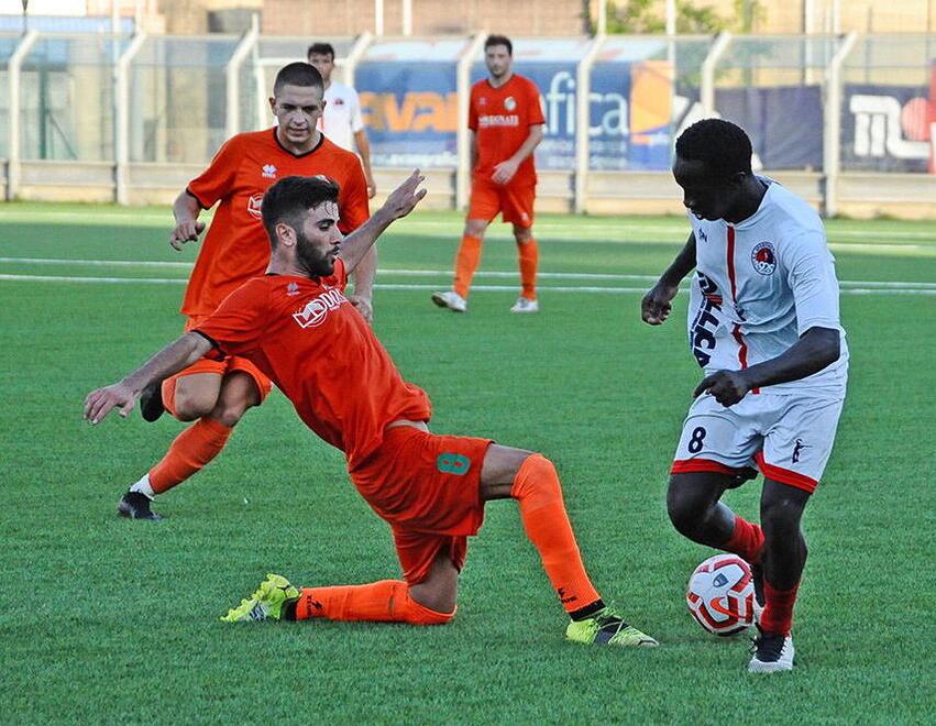 Un’azione della recente partita amichevole giocata dal Cenaia di Macelloni a Cecina Domenica lo scontro col Fratres Perignano