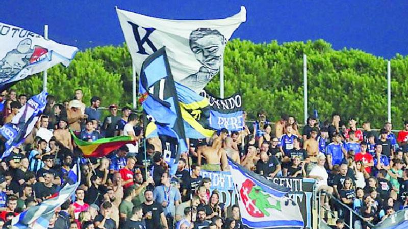 I tifosi nerazzurri sugli spalti dell’Arena in occasione della gara col Genoa. La campagna abbonamenti si è chiuso a quora 4.950 tessere (foto Muzzi)