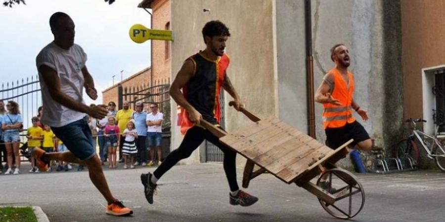 Partecipanti a una passata edizione del Palio (foto dal sito del Comune)