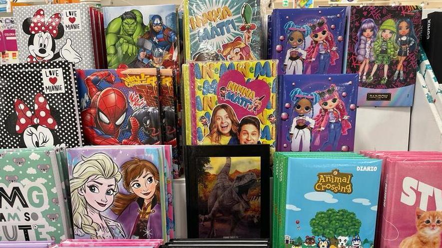 Dai Pokemon agli youtuber: come in 20 anni è cambiato il kit scolastico tra mode e prezzi