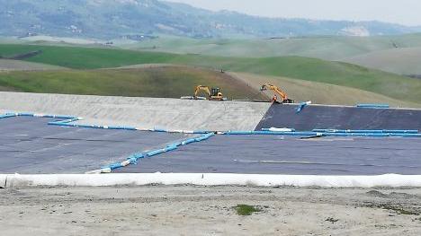 Discarica della Grillaia, Chianni contro Terricciola: «Zero rischi per la salute. Sconcertato dalle parole dure di Bini»