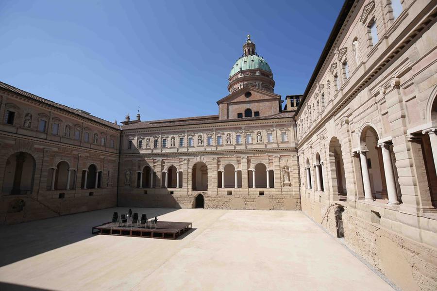 Reggio Emilia, rapina in centro: in manette due giovani della banda dei Chiostri di San Pietro