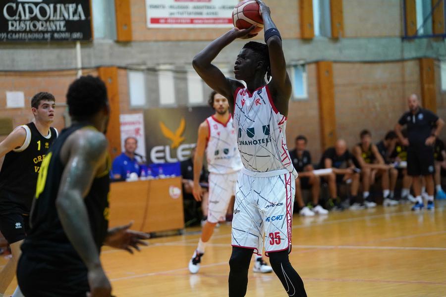Diouf al lavoro a testa bassa