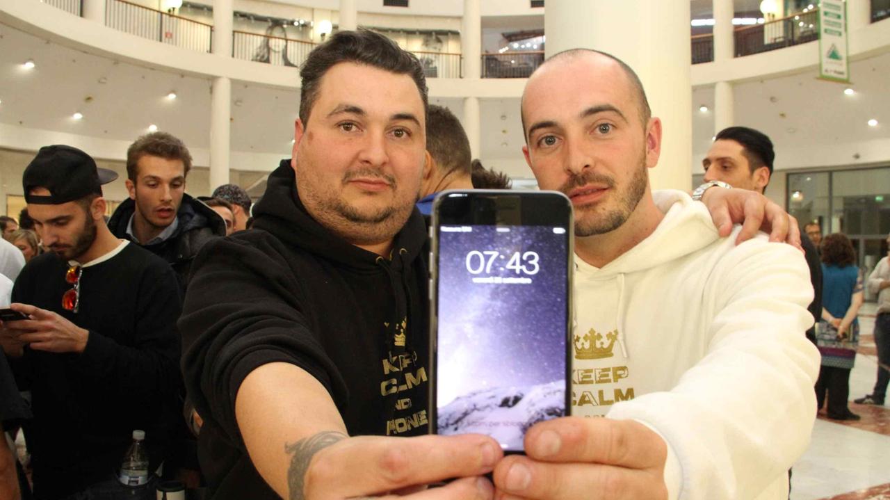 Notte in bianco per l’Iphone, il primo a comprarlo è di Chiesina Uzzanese