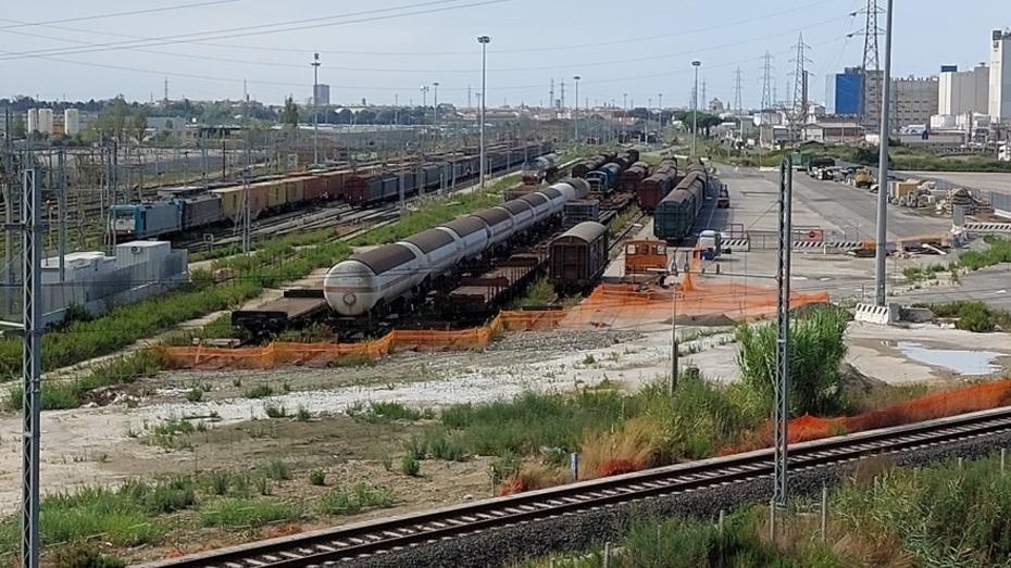 Livorno, treni porto-interporto: i ritardi da scavalcare