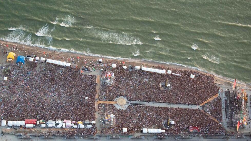Viareggio, via allo show di Jovanotti: «Godetevelo tutto». Le iniziative, i grandi ospiti e le storie