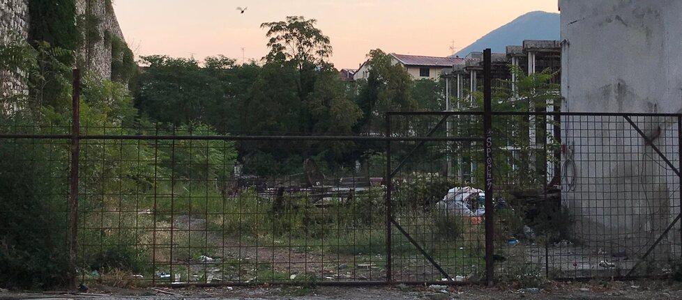 Prato, il cantiere abbandonato rifugio di spacciatori e tossicodipendenti 