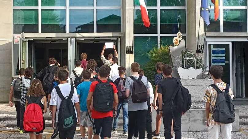 «A casa chi ha il Covid, non la classe» Regole e consigli, il preside fa il ripasso
