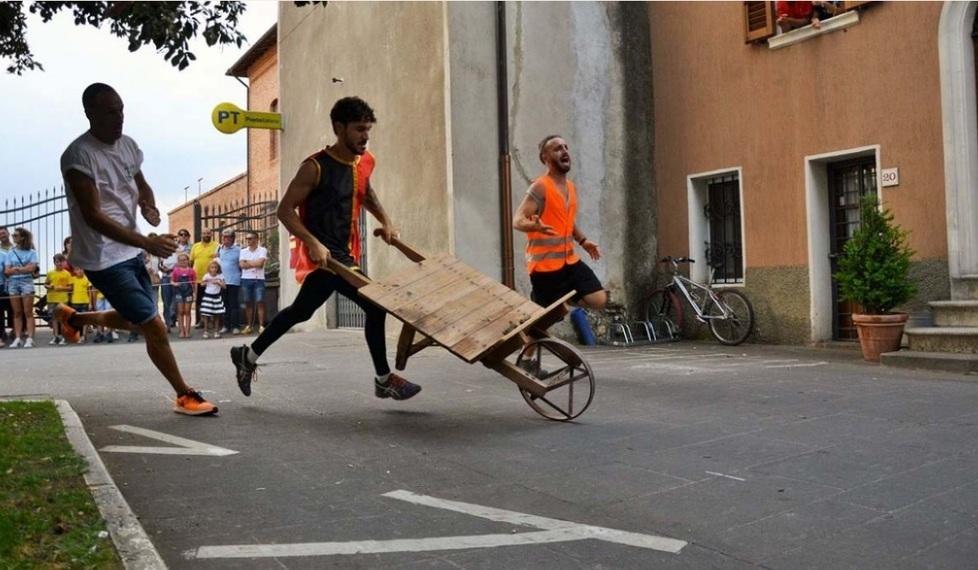 Il Palio non salta, sì alla rana. Pro loco lavora alle carrette 
