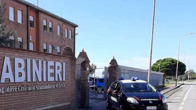 «Rifiuti gettati dalla finestra e nessuno prende provvedimenti»