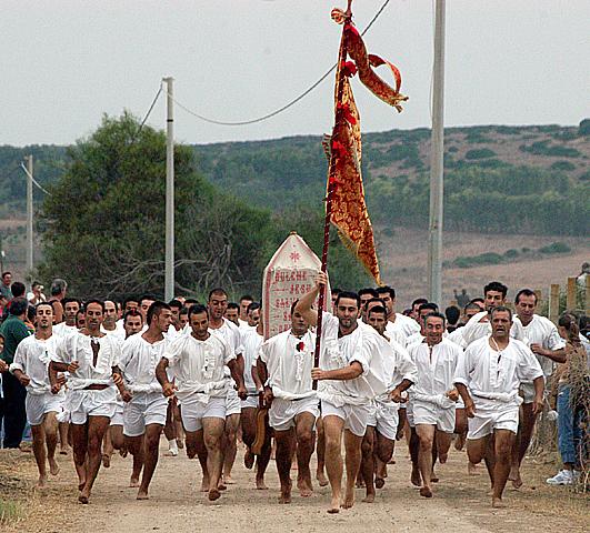 La corsa degli scalzi: a Cabras un’alba di magia