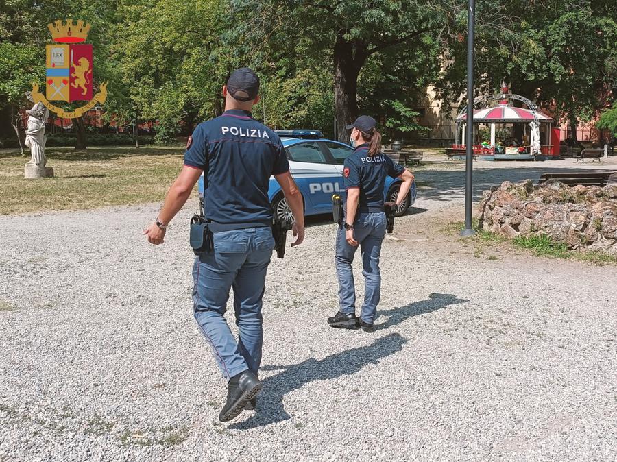 Modena, danneggiano giostre per bambini al parco ducale: denunciati