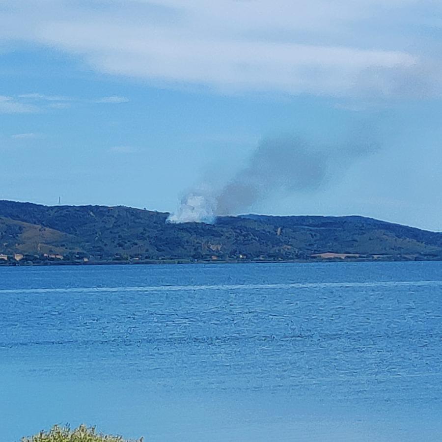 Incendio sulle colline di Orbetello