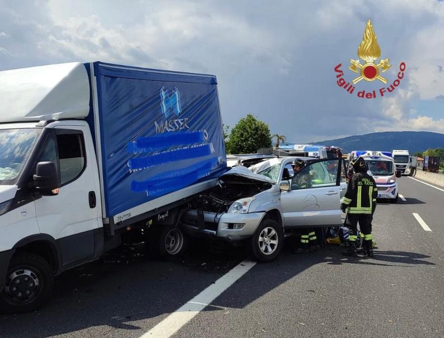 Scontro sull’autostrada A11: muore un cavallo