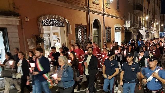 Fiaccole e commozione a Pavullo per la tragedia di Alessandra