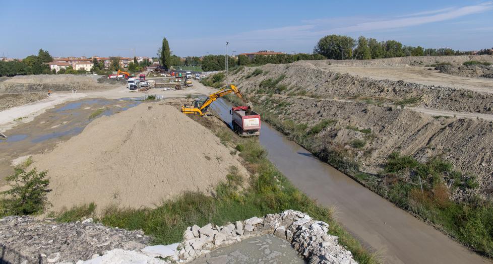 Le “montagne” della Rivana da rimuovere: il cumulo di 300mila metri cubi di terra 
