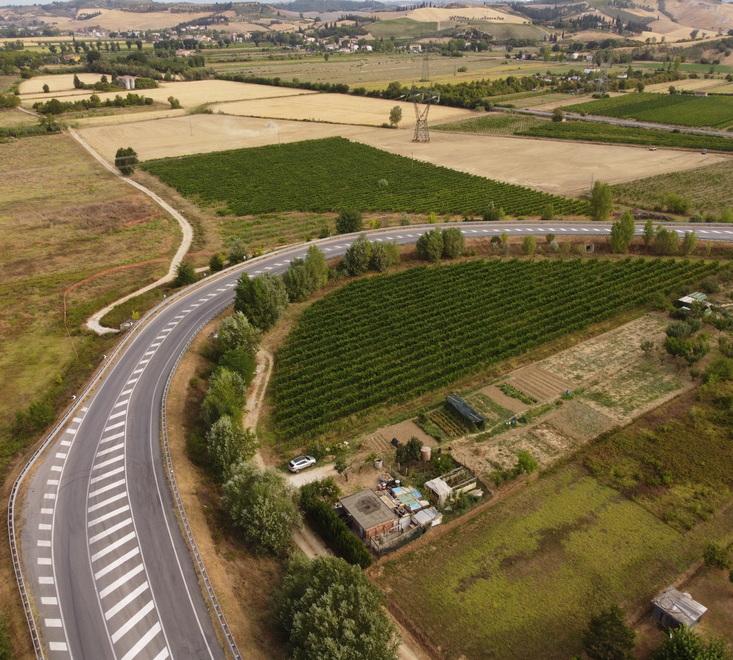 La rotatoria sulla nuova regionale 429 a Certaldo ovest che sarà collegata con il terzo lotto del tracciato
