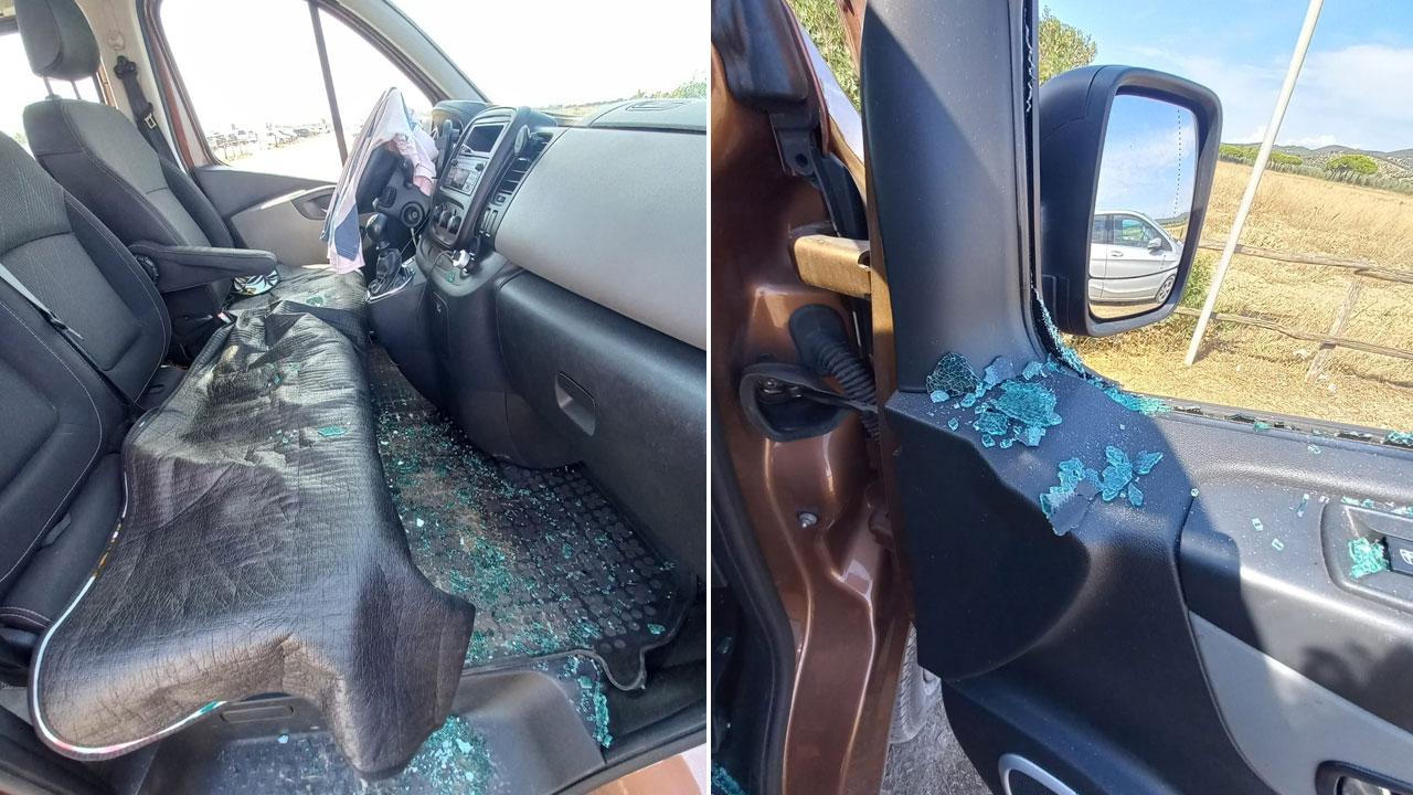 L’auto dei sei turisti polacchi: i ladri hanno rotto il vetro dell’abitacolo per forzare la portiera