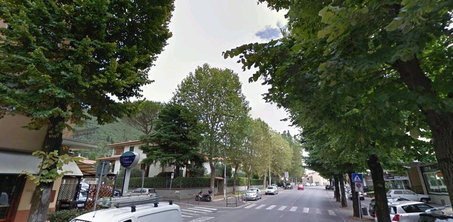 Tenta di estorcere soldi a un settantenne e ferisce un carabiniere: arrestato un viado