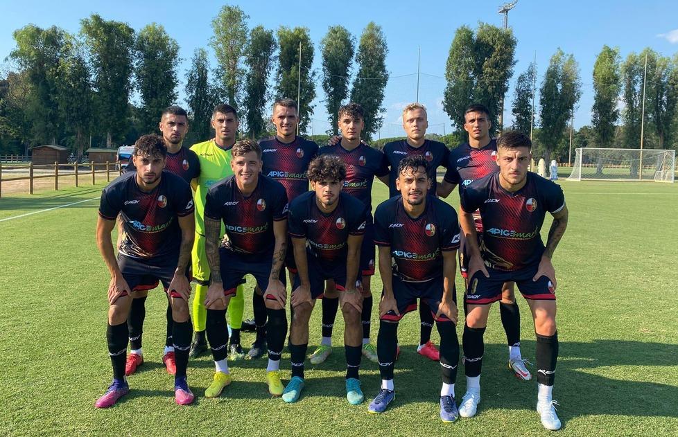 Una formazione rossonera scesa in campo in amichevole nella stagione 2022-23