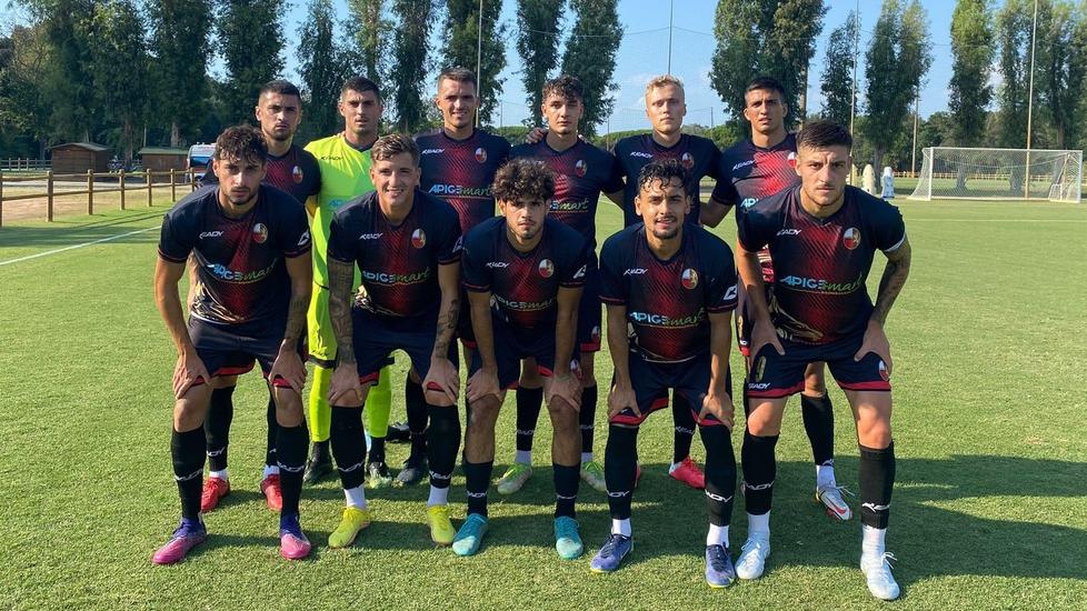 Una formazione rossonera scesa in campo in amichevole nella stagione 2022-23