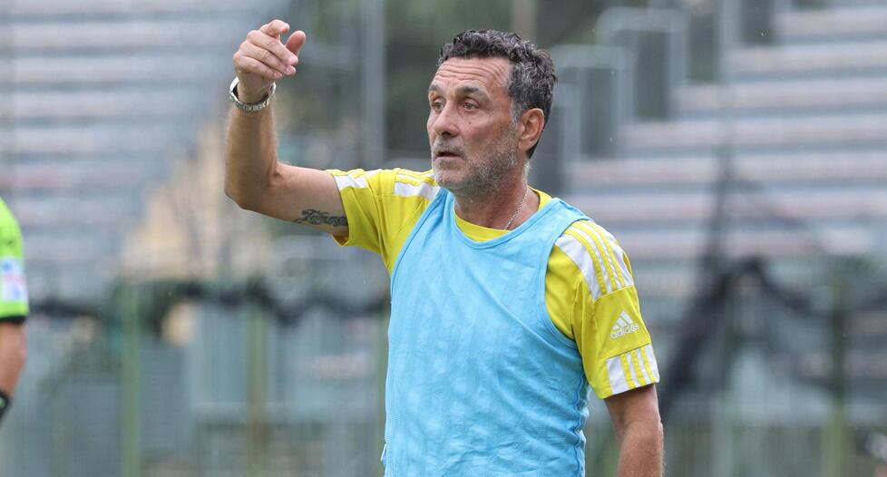 Un primo piano di Francesco Baiano ex attaccante della Fiorentina al fianco di Batistuta e nuovo mister neroverde