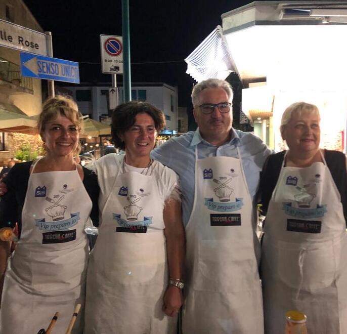Le tre concorrenti all’edizione 2022 dell’evento “VIp Prepario Io Donna” che è andato in scena a Tirrenia insieme al sindaco di San Giuliano Terme, Sergio Di Maio Da sinistra: Sandra Mechelli, Lucia Caroti Ghelli e Veronica Poli