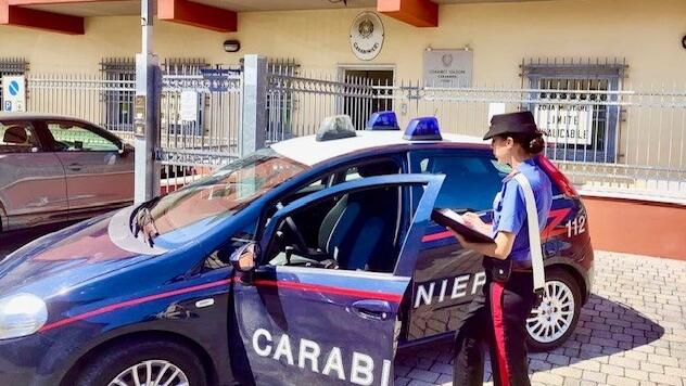 Carrara, raffica di furti sulle auto in sosta: finisce in carcere il ladro seriale