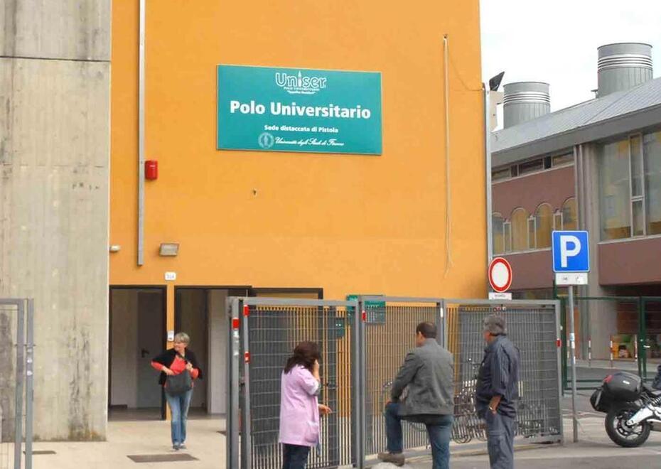 L’ingresso del polo universitario di via Pertini