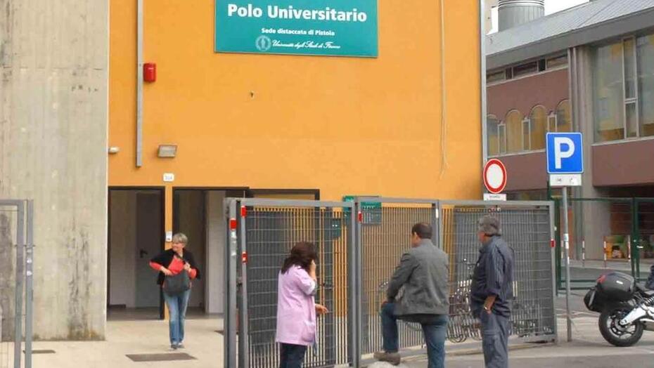 L’ingresso del polo universitario di via Pertini