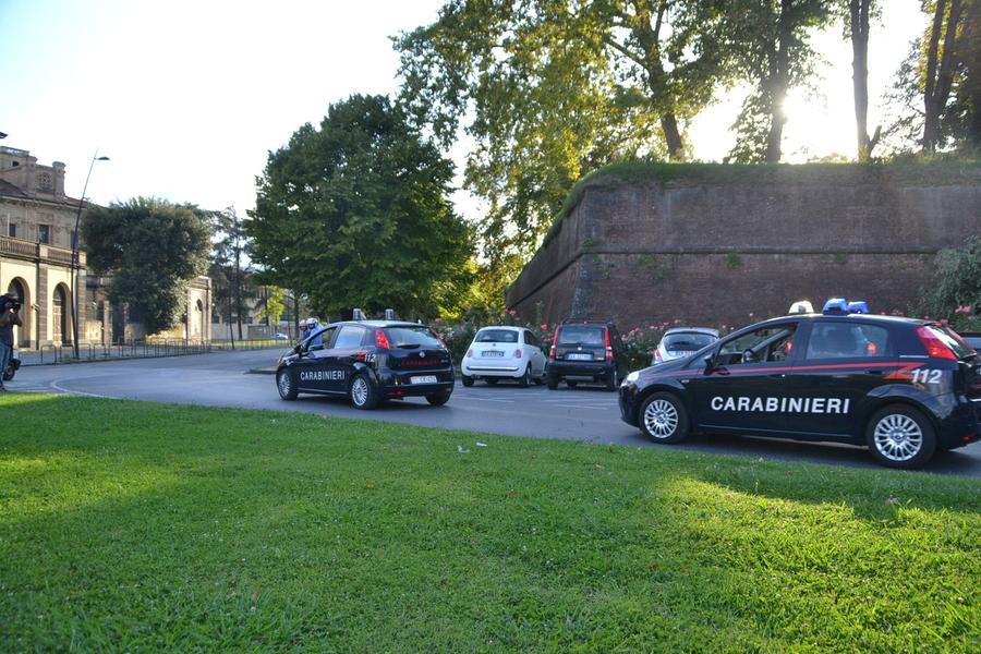 LUCCA - AUTO PATTUGLIA CONTROLLO CONTROLLI CARABINIERI 