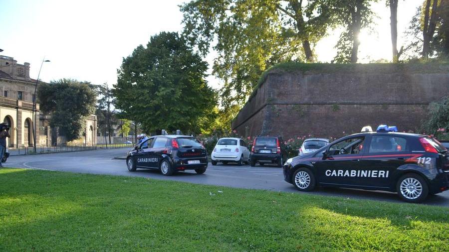 LUCCA - AUTO PATTUGLIA CONTROLLO CONTROLLI CARABINIERI