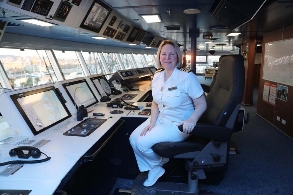 Serena Melani ha lavorato su navi Grimaldi, Carnival, Snam, Regent Seven Seas Cruises e ora lavora per Msc