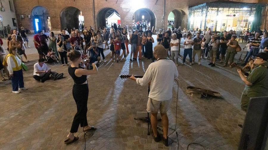 In 700mila a Ferrara per i Buskers: «Ma senza aiuti non si va avanti»