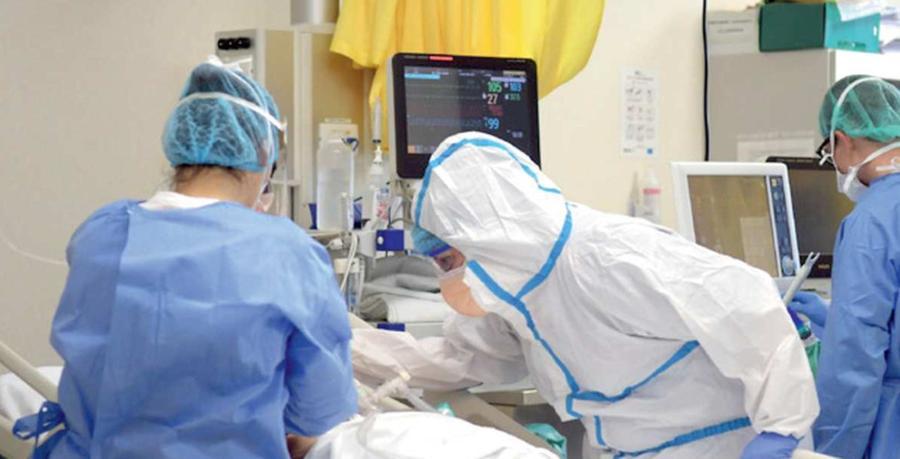 
	Medici e infermieri a lavoro in un reparto di pazienti positivi al Sars-Cov-2 (foto d&rsquo;archivio)

