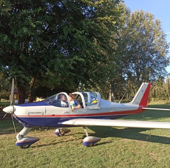 Valle Gaffaro, nata non vedente è pilota di aerei: «Per me il cielo non ha barriere»