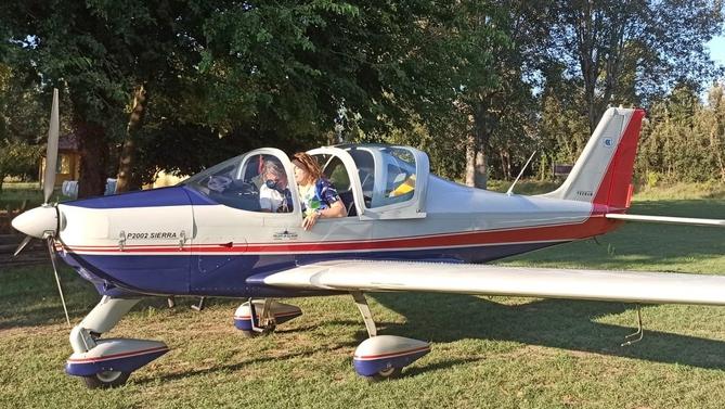 Valle Gaffaro, nata non vedente è pilota di aerei: «Per me il cielo non ha barriere»