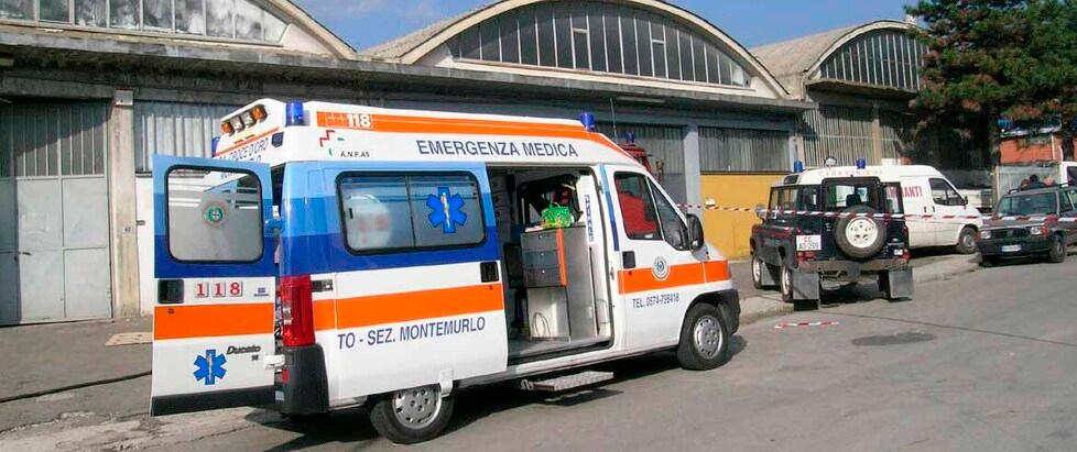 Un’ambulanza su luogo di un incidente di lavoro (foto d'archivio)