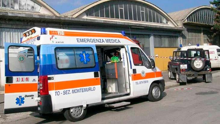 Un’ambulanza su luogo di un incidente di lavoro (foto d'archivio)