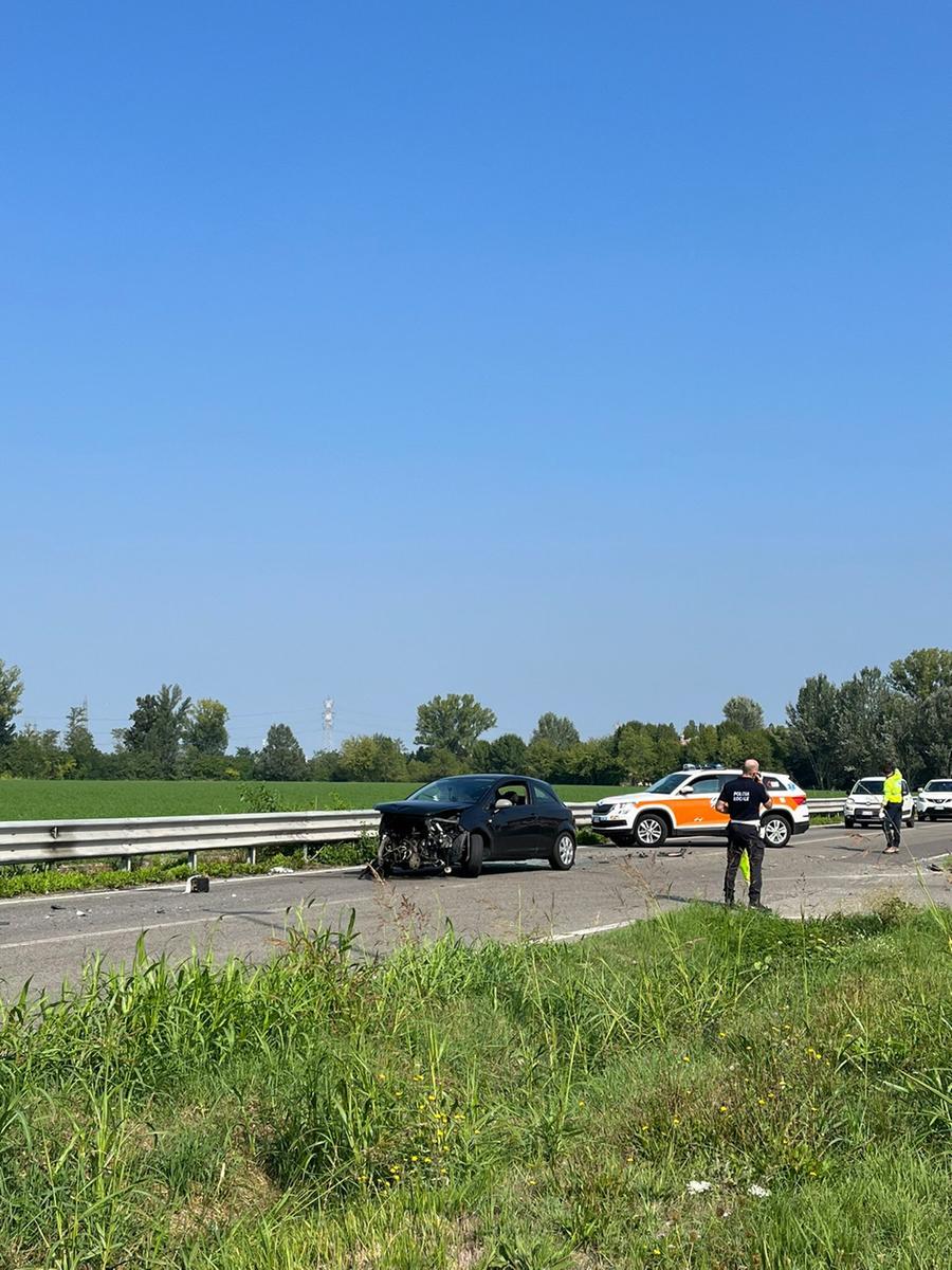 Modena, scontro tra due auto sulla Vignolese: sei feriti
