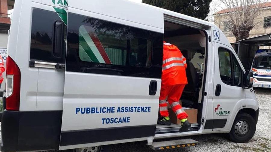 Si ribalta con l’auto: ferita una donna in via delle Sorgenti