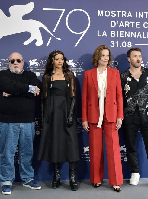 Il registaPaul Schrader con Quintessa Swintell, Sigourney Weaver e Joel Edgerton