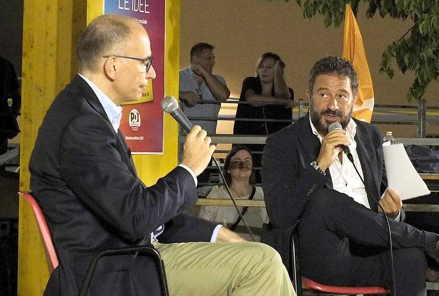 Enrico Letta intervistato dal direttore del Tirreno, Luciano Tancredi
