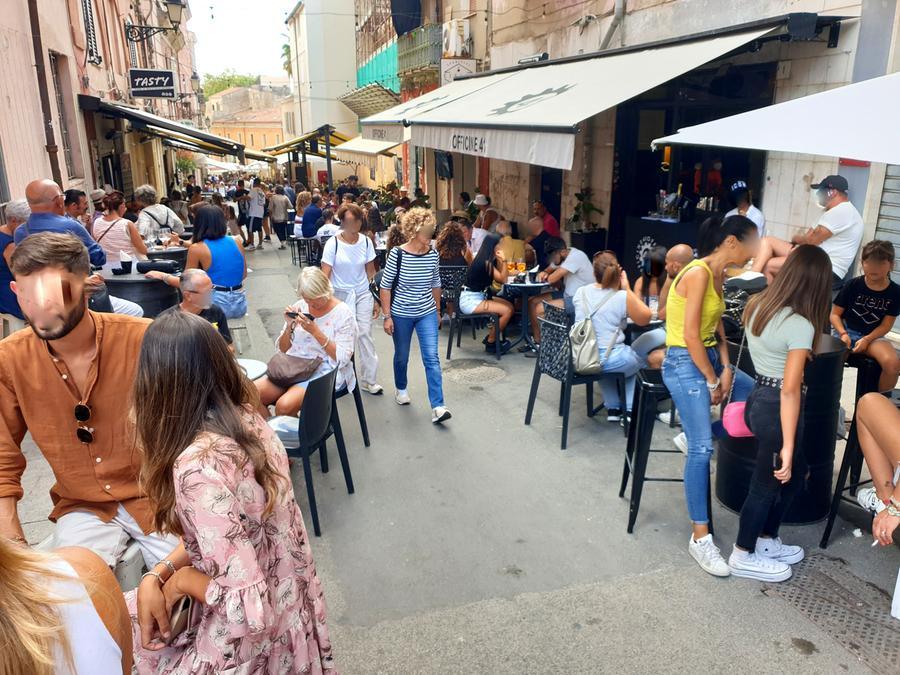 
	Gremiti i locali di via Torre Tonda (foto Ivan Nuvoli)

