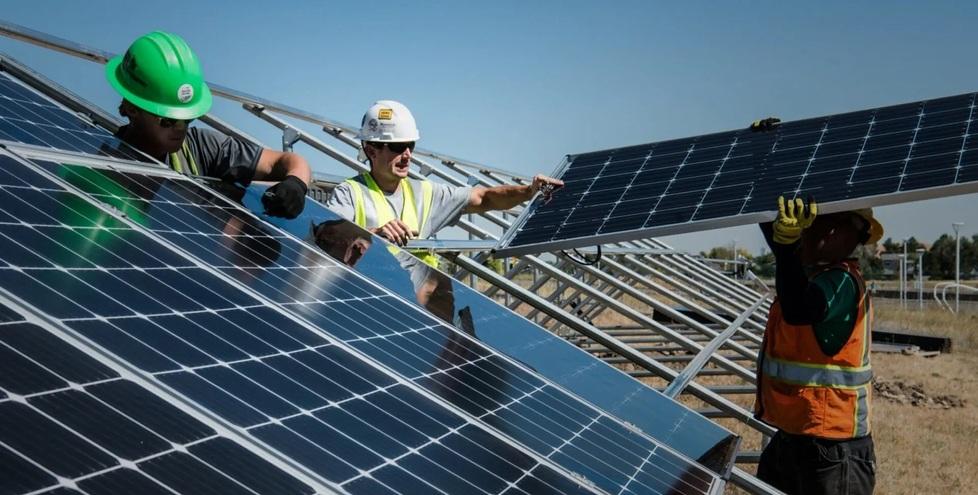 Caro energia, sos dei sindaci pratesi: «Si rischia di venire travolti» 