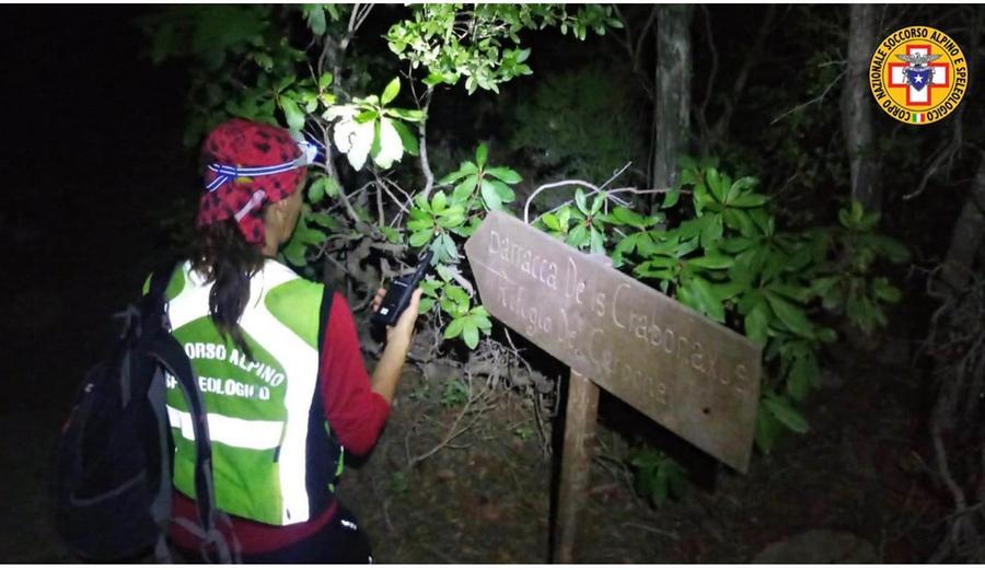 Si perdono sui monti di Teulada, ritrovati a notte fonda: l’avventura a lieto fine di 2 turisti sardo-tedeschi