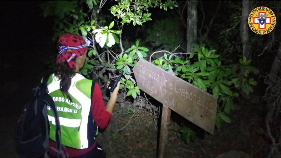 Si perdono sui monti di Teulada, ritrovati a notte fonda: l’avventura a lieto fine di 2 turisti sardo-tedeschi