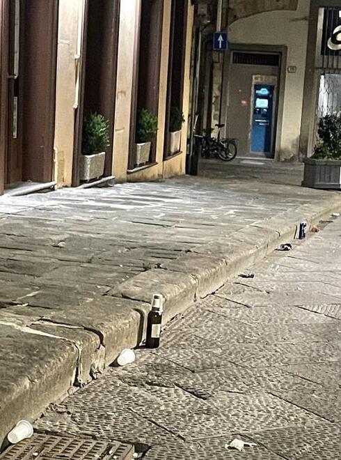 Spaccio e bivacchi: scoppia la protesta di chi vive in piazza Duomo a Prato